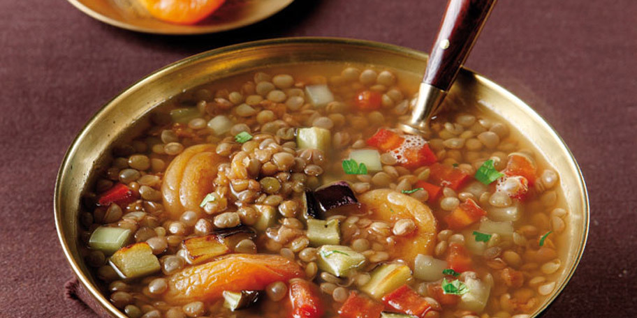 Αρμένικη σούπα με φακές, μελιτζάνα και ξερά βερύκοκα