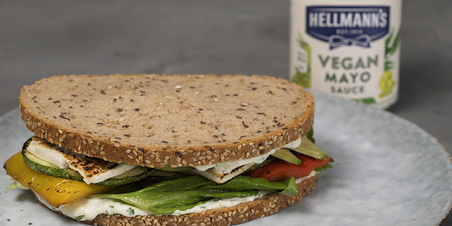 Sandwich με Τόφου, Ψητά Λαχανικά & Αρωματική Vegan Mayo 